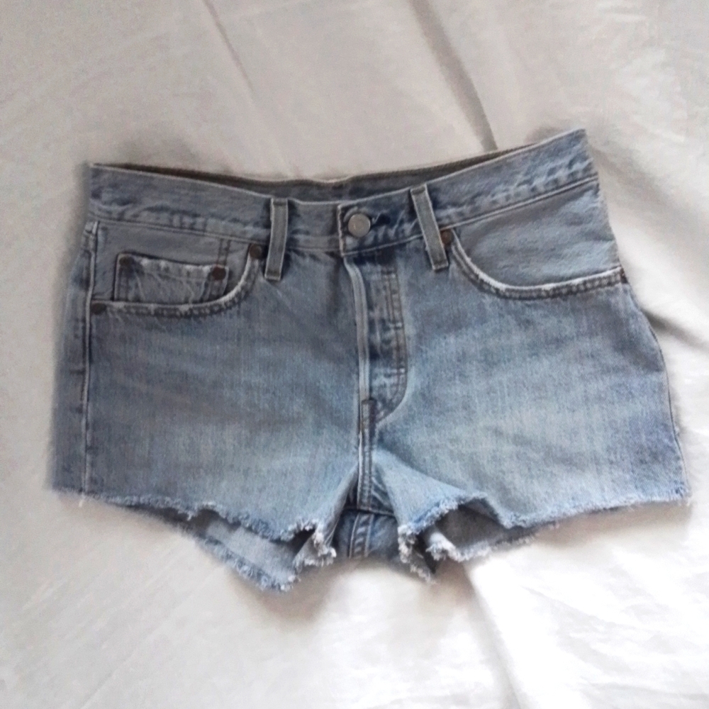 Levi’s 501 Buttonfly Raw Hem Light Wash Blue Denim Jean Shorts Size 26